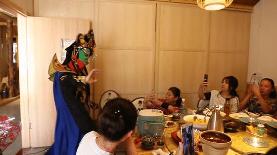 一天卖300只烧鹅,一天只卖400个卷饼