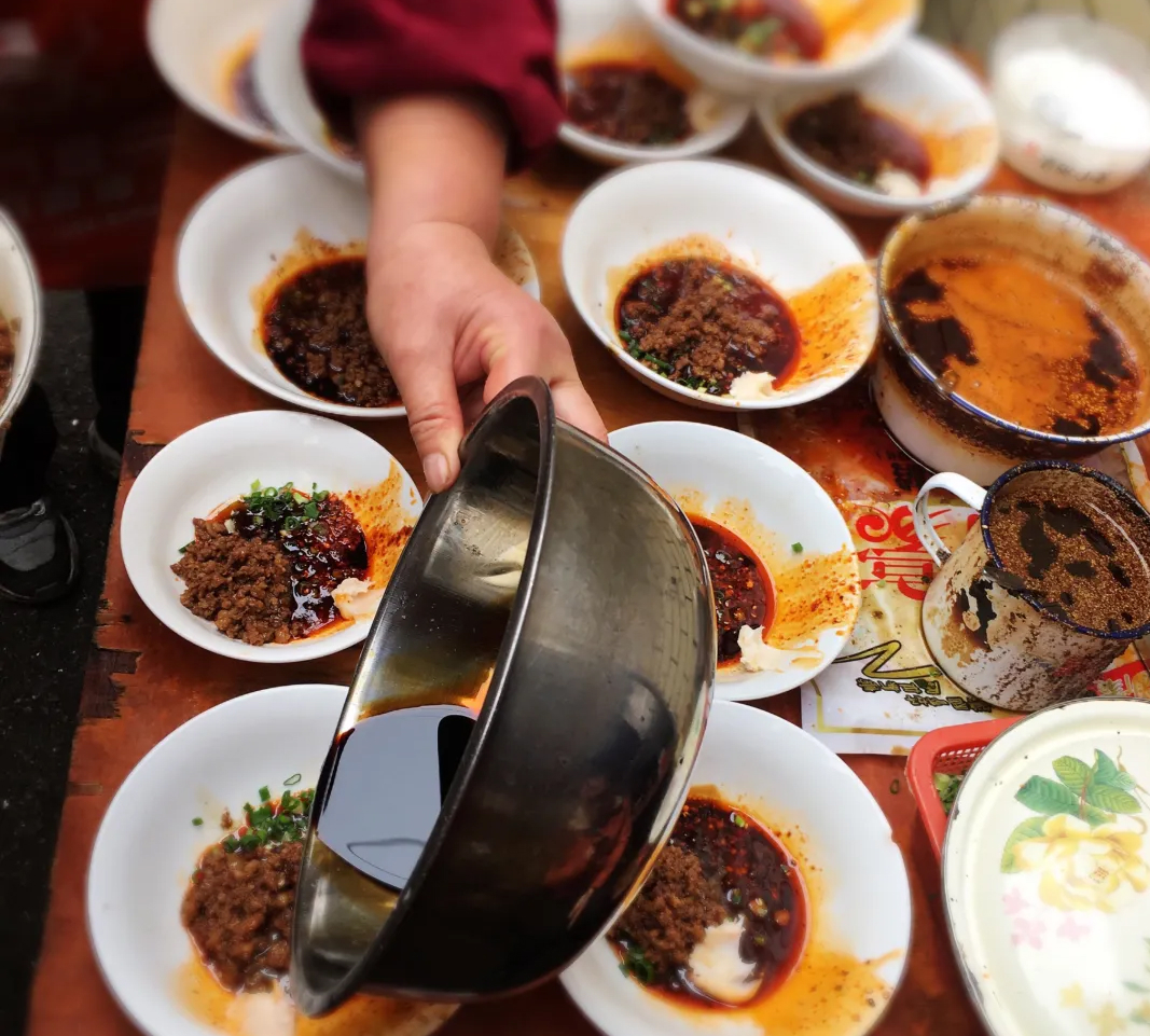 地摊成都杂酱面,郭家桥西街陈姐杂酱面