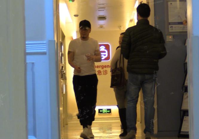 杨坤为什么老是抽搐,杨坤最近反应