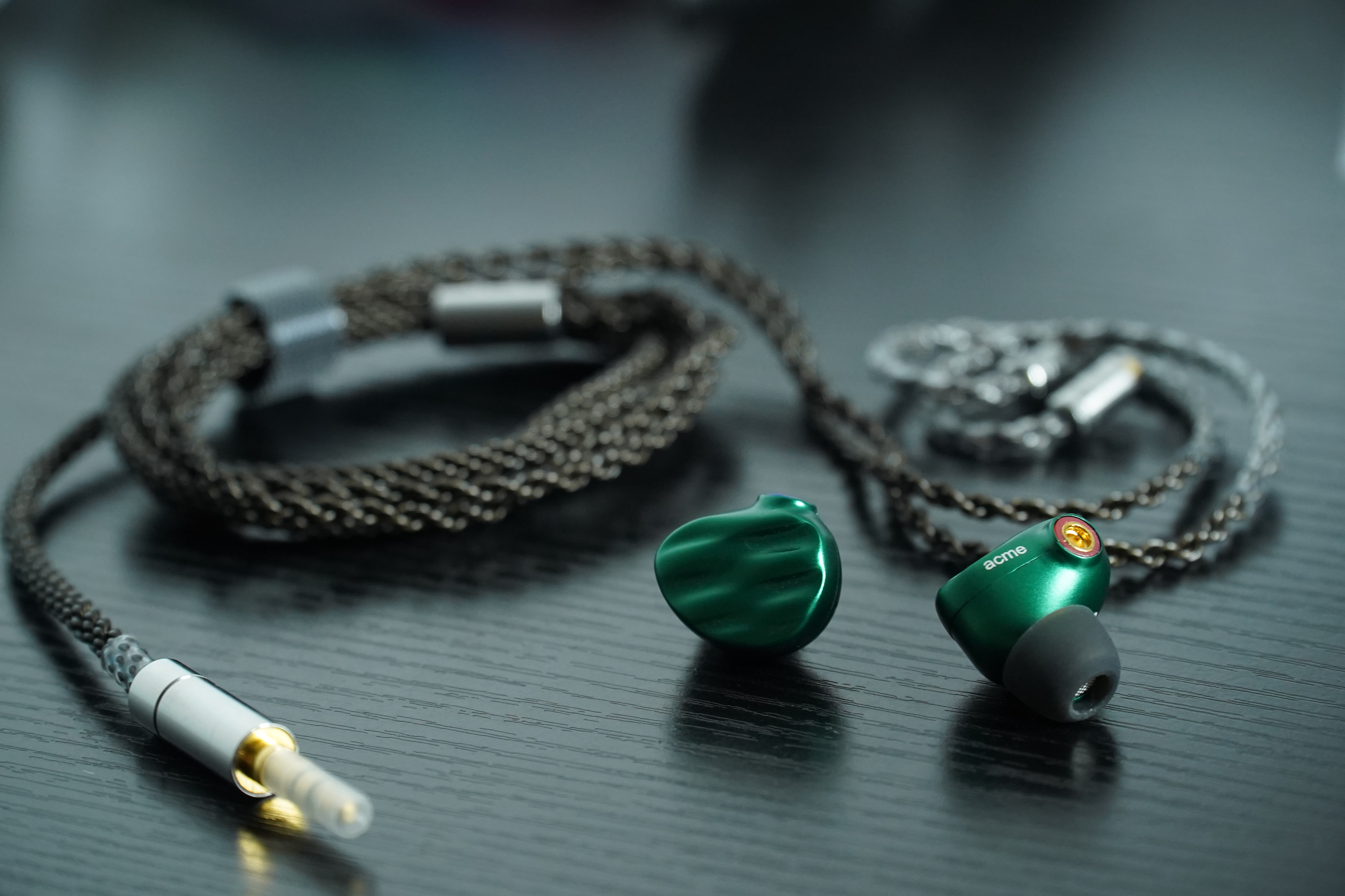 有线耳机金色和蓝色哪个更好,同价位的耳机是无线好还是有线好