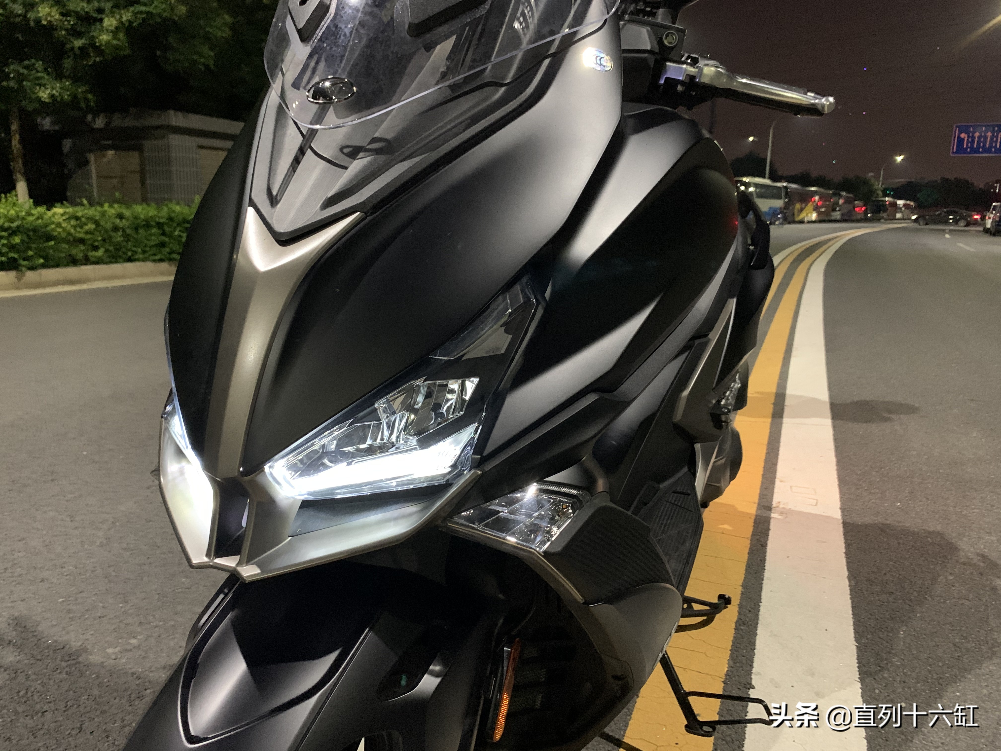 光阳进口赛艇s400国外测试,光阳xcitings400长途表现