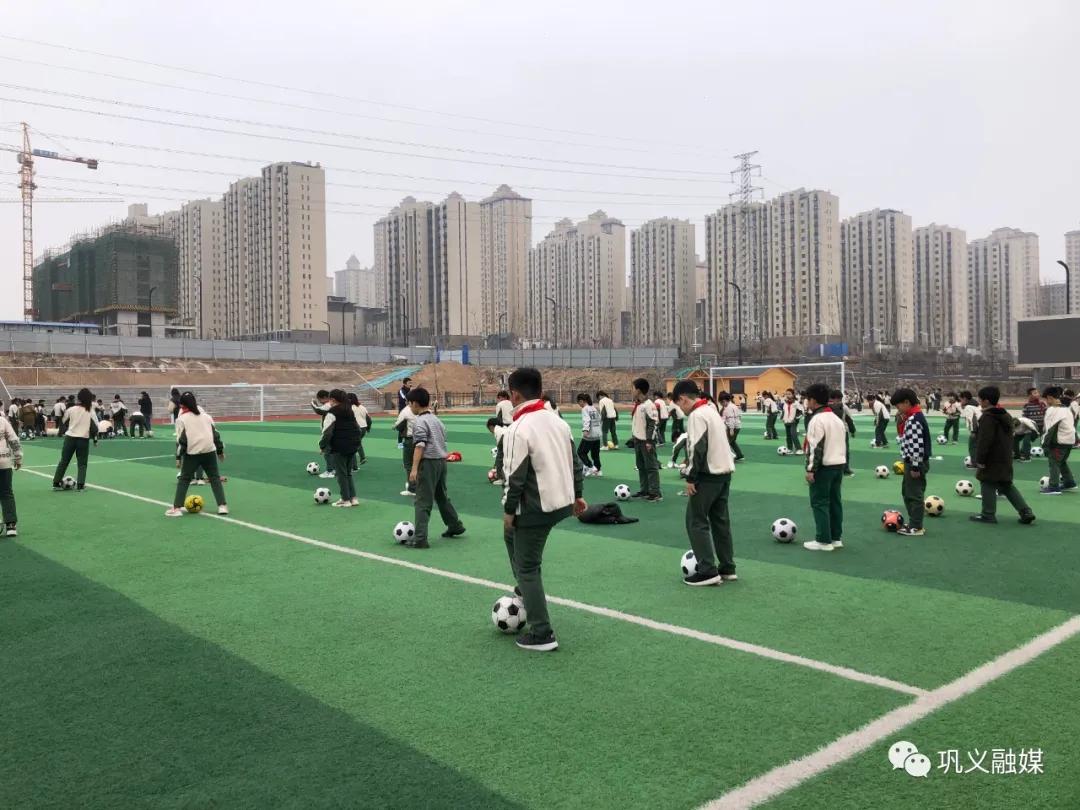 孩子放学没时间接要放弃工作吗,小孩放学没时间接有什么办法