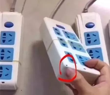 酒店民宿里的*孔摄针机像**，正在直播你的爱情动作片，怎么办？