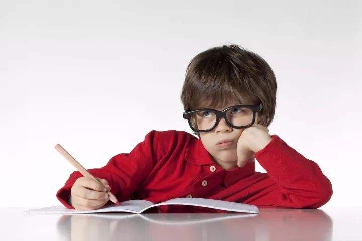 家长怎么教育孩子拖延症,孩子磨蹭有拖延症家长不能光靠催