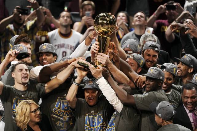 科尔第四次带领勇士夺冠,科尔三连冠最后一个成功了吗