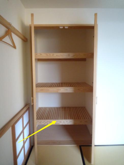 衣柜里面隔板是全白色好看吗,日本衣柜内的暗格