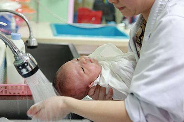 秋季宝宝护肤小技巧你get到了吗,宝宝秋季皮肤干燥用什么护肤品好