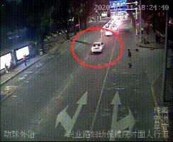 撞车也玩连连看？柠溪4车连撞3台竟都是丰田！竟只因手机响了一声！