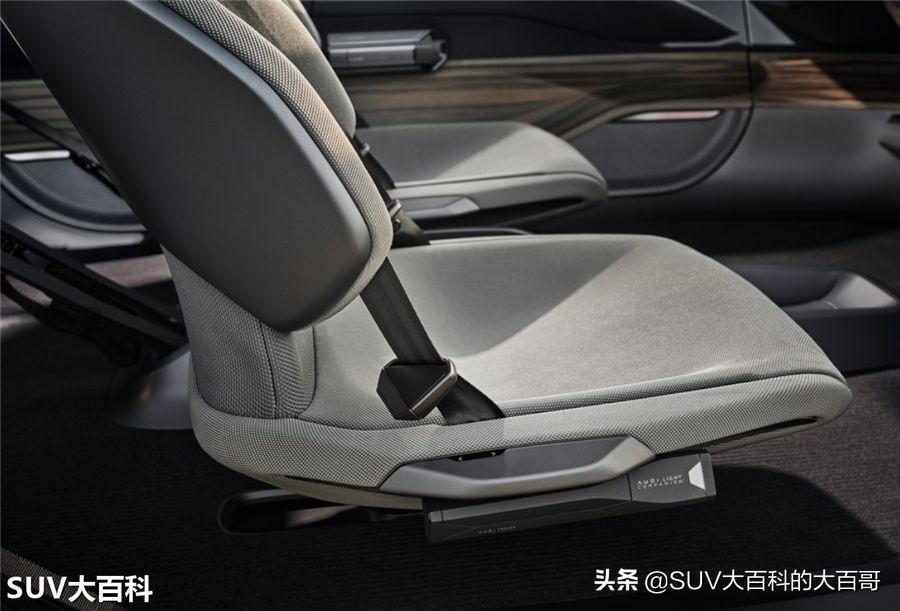 奥迪也发“硬派越野车”,透明座舱+500公里续航,还有无人机引路