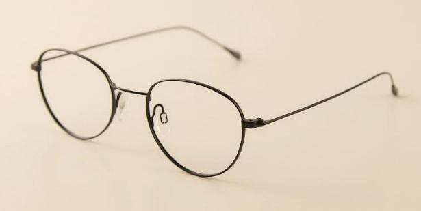 为什么鼻梁上有小红点,为啥戴眼镜鼻子上有印