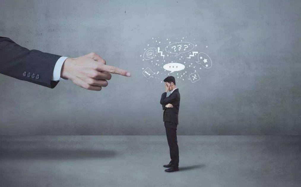 领导公开批评你，低情商的人立刻反驳，高情商的人能利用这些机会