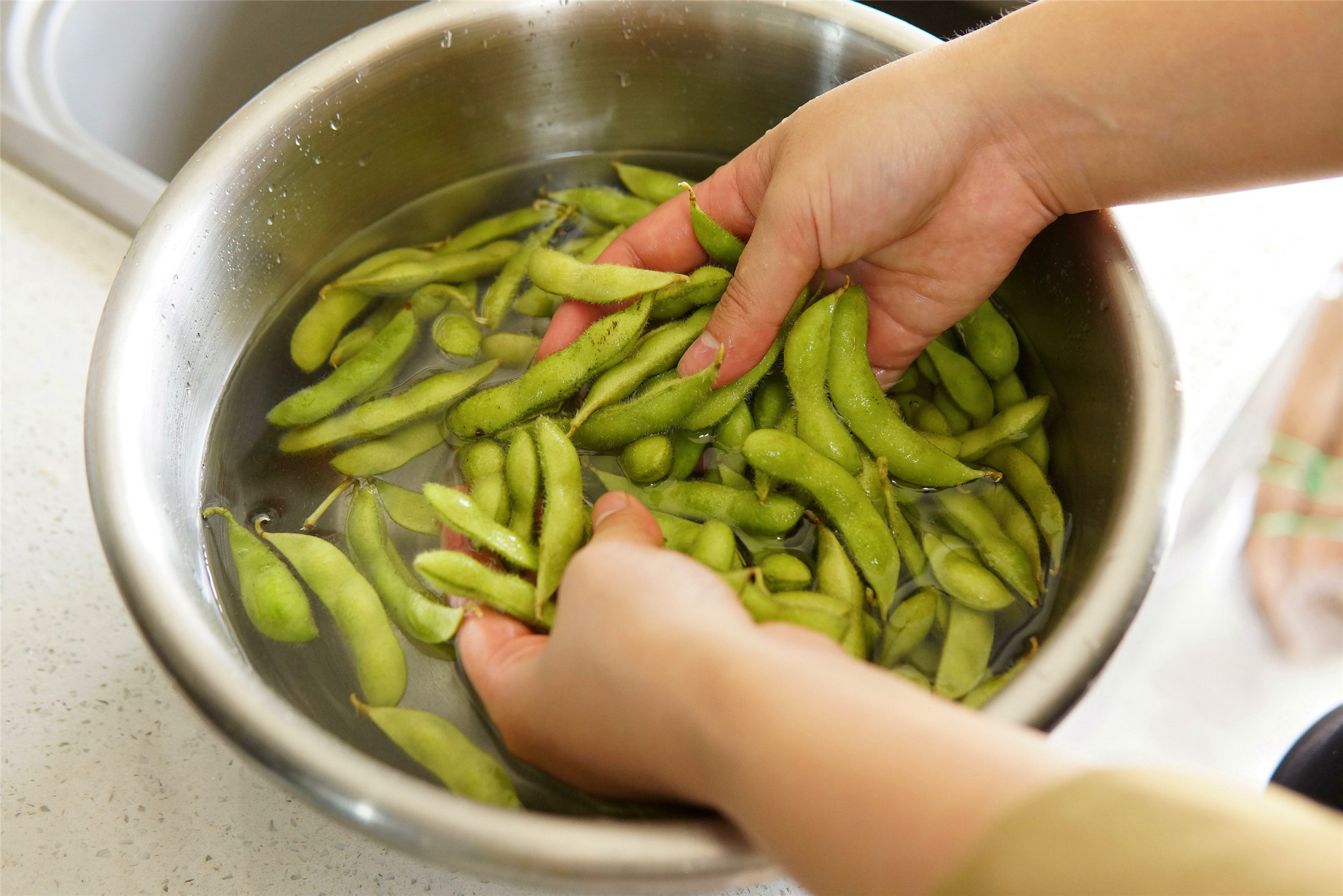 煮毛豆冒白沫,煮毛豆容易烂怎么办
