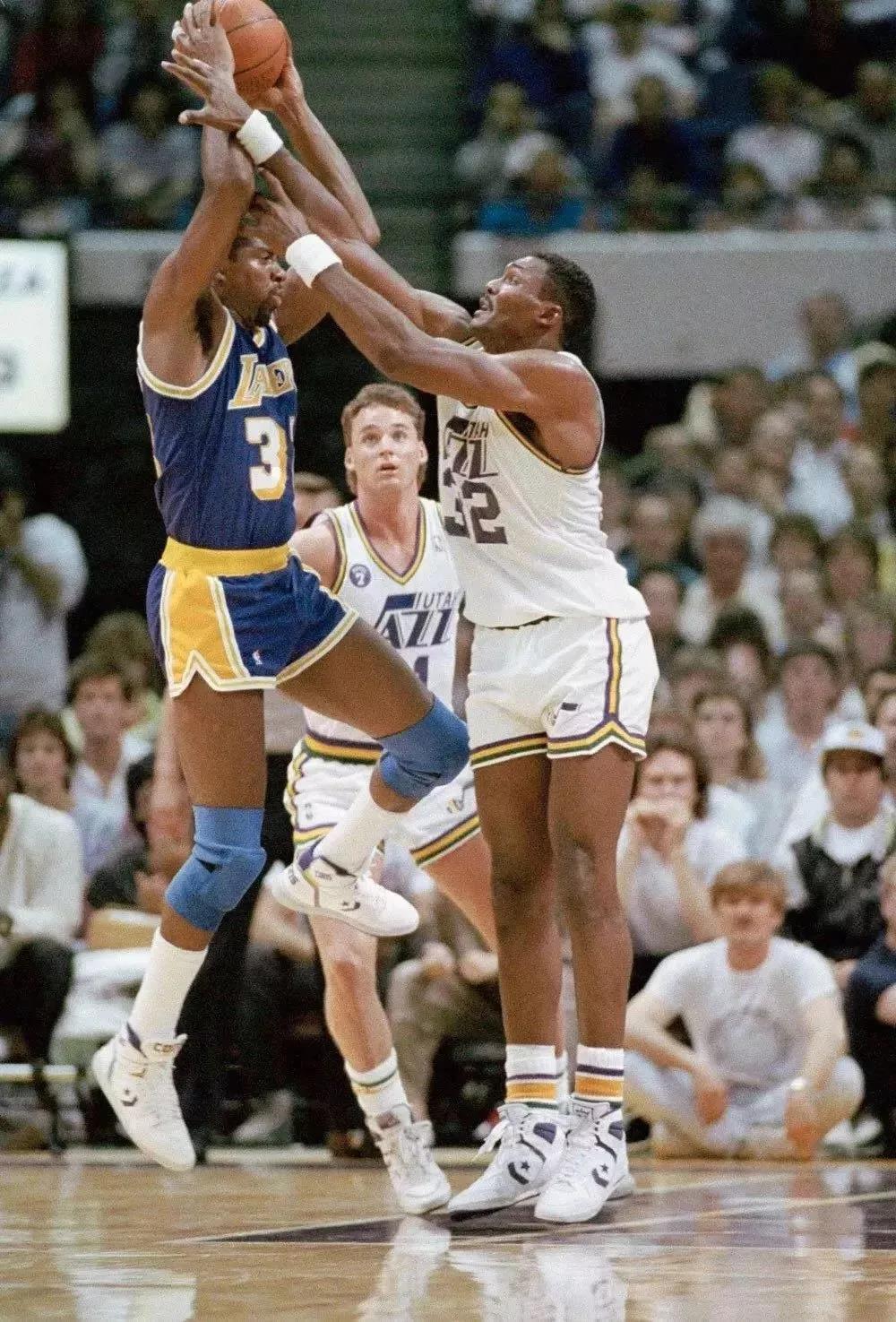 摇号还限购的帆布鞋？爆款明明很容易买啊