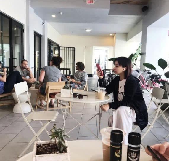 LOL过气一姐又多惨？沦为在线陪玩被嫌贵，收费是死亡宣告几倍