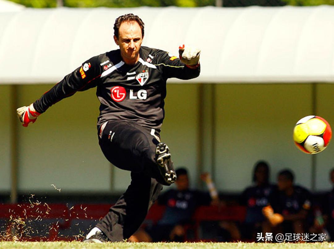 c罗再一次蝉联最佳球员,c罗再度戴帽破纪录射手王之路