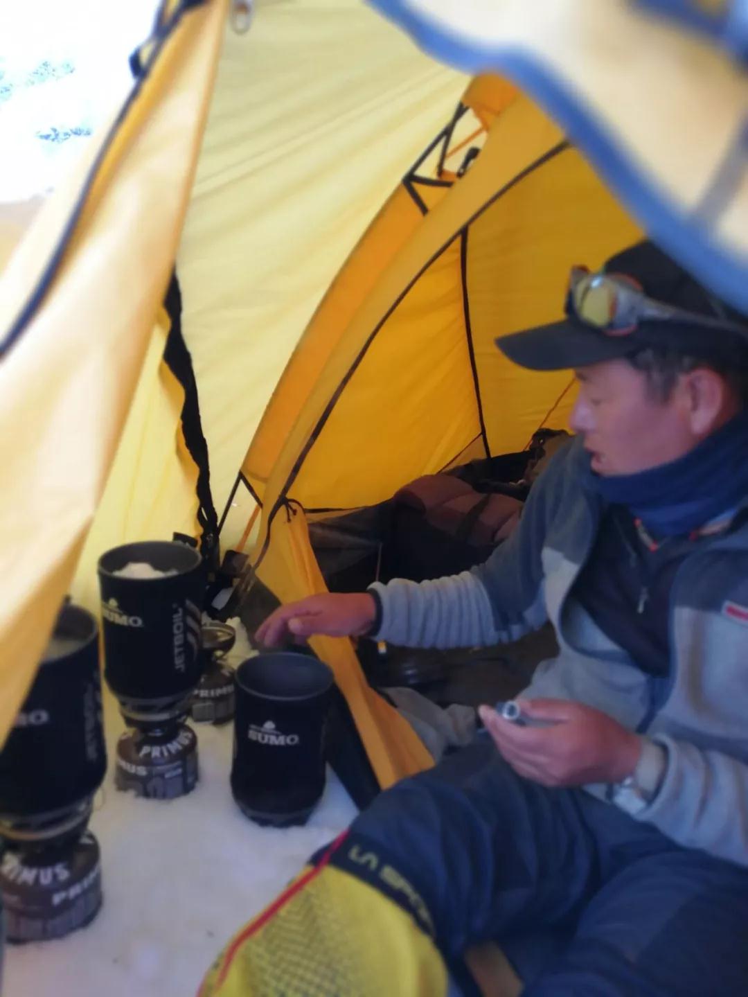 马纳斯鲁纪录片,马纳斯鲁日照金山