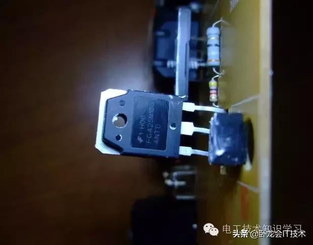 富士宝电磁炉s197c显示e2故障维修,电磁炉出现一二故障怎么处理