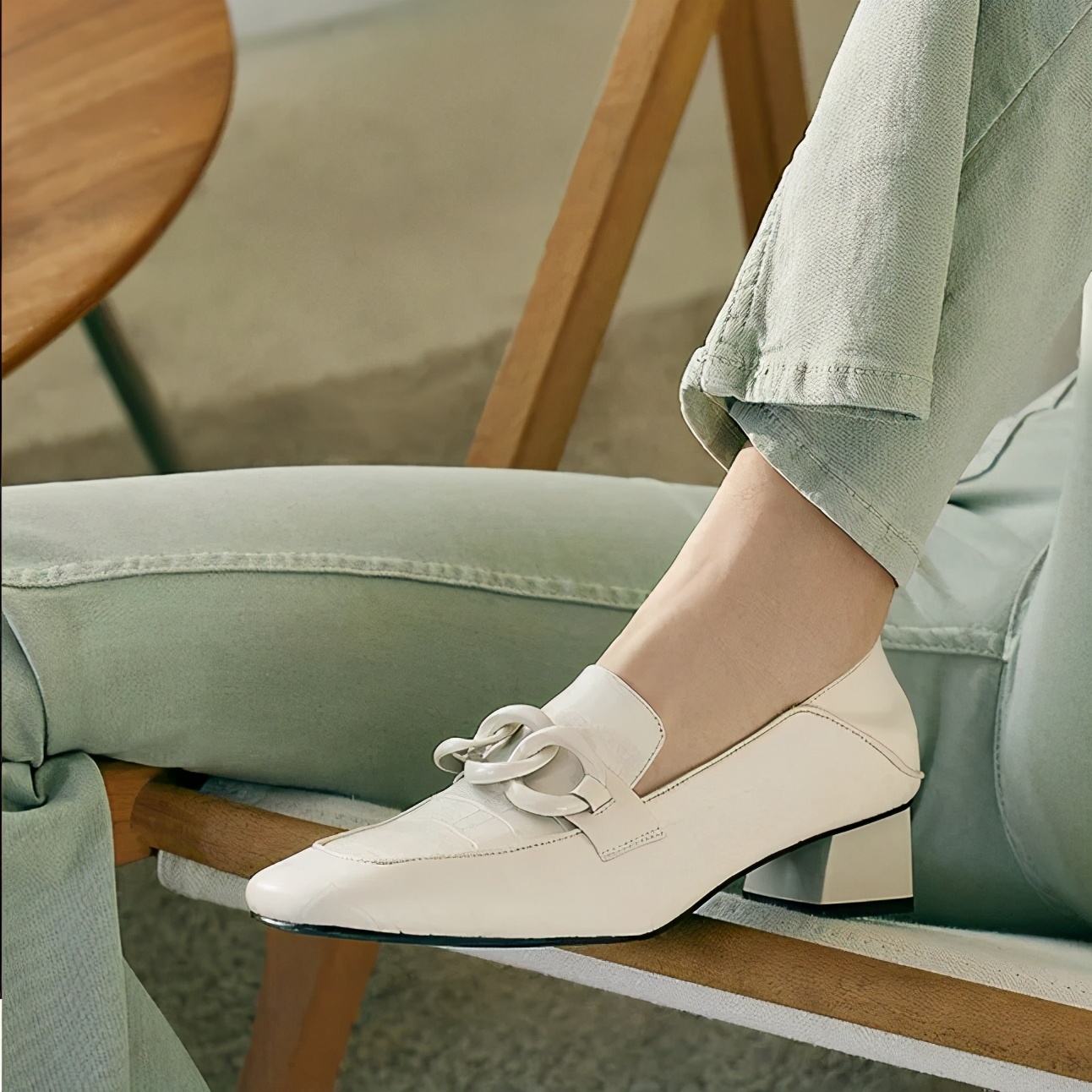 别再露脚踝了,今冬不流行露脚踝了露袜才更时髦