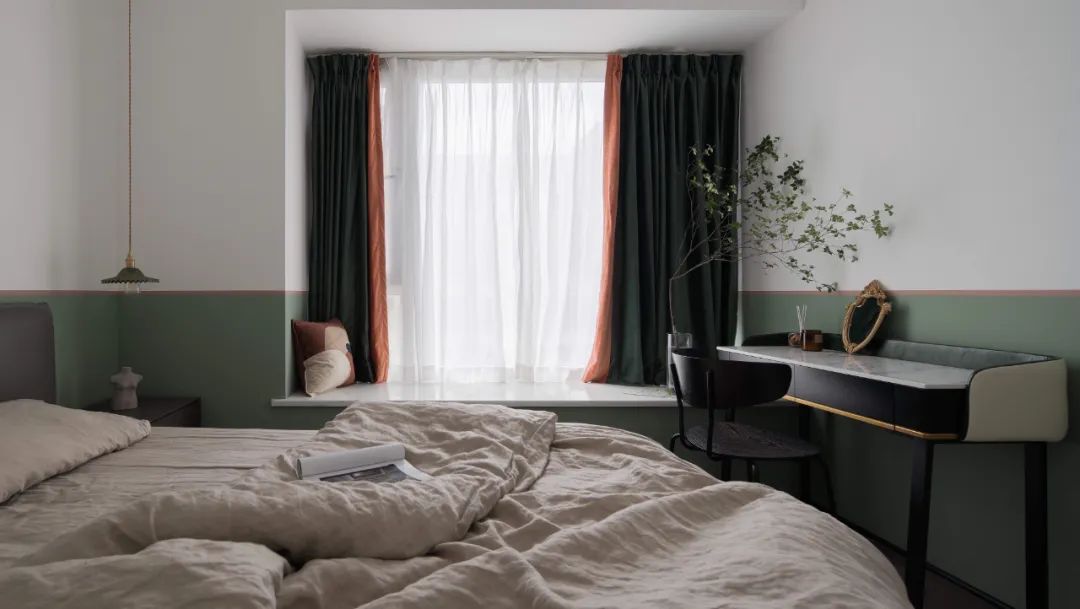 线条、色块和潮玩，这个89㎡比想象中还有料