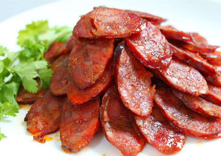 麻辣香肠怎么炒好吃家常做法,香肠焖饭最好吃的做法