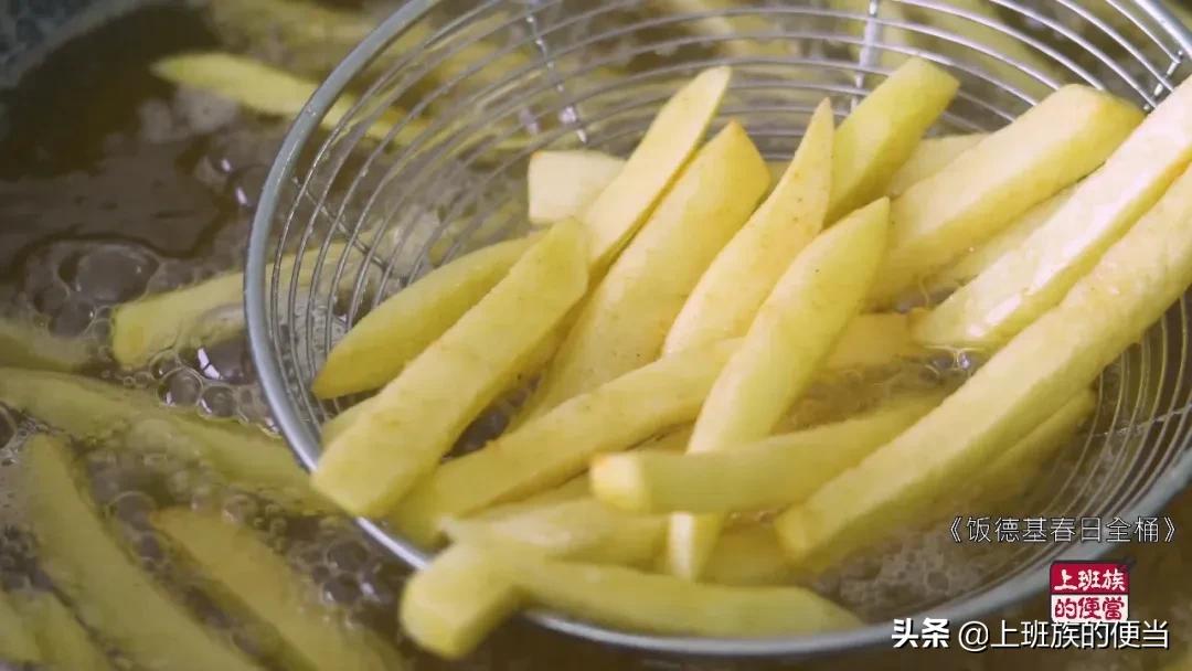 一家三口做鸡腿,花25元做一份香酥鸡腿