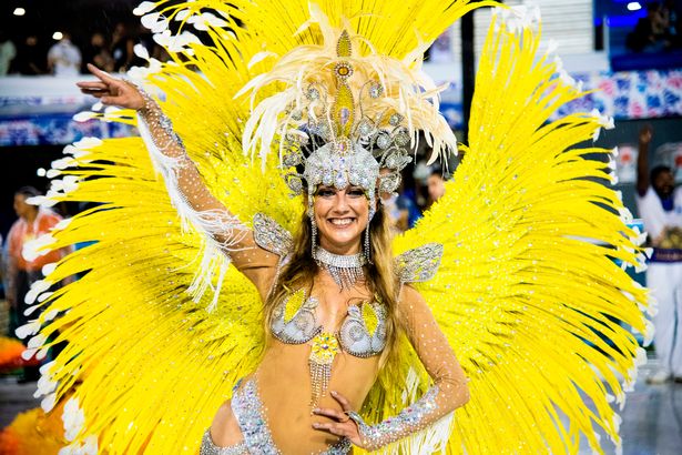 巴西嘉年华桑巴舞,实拍巴西狂欢节桑巴热舞不停歇