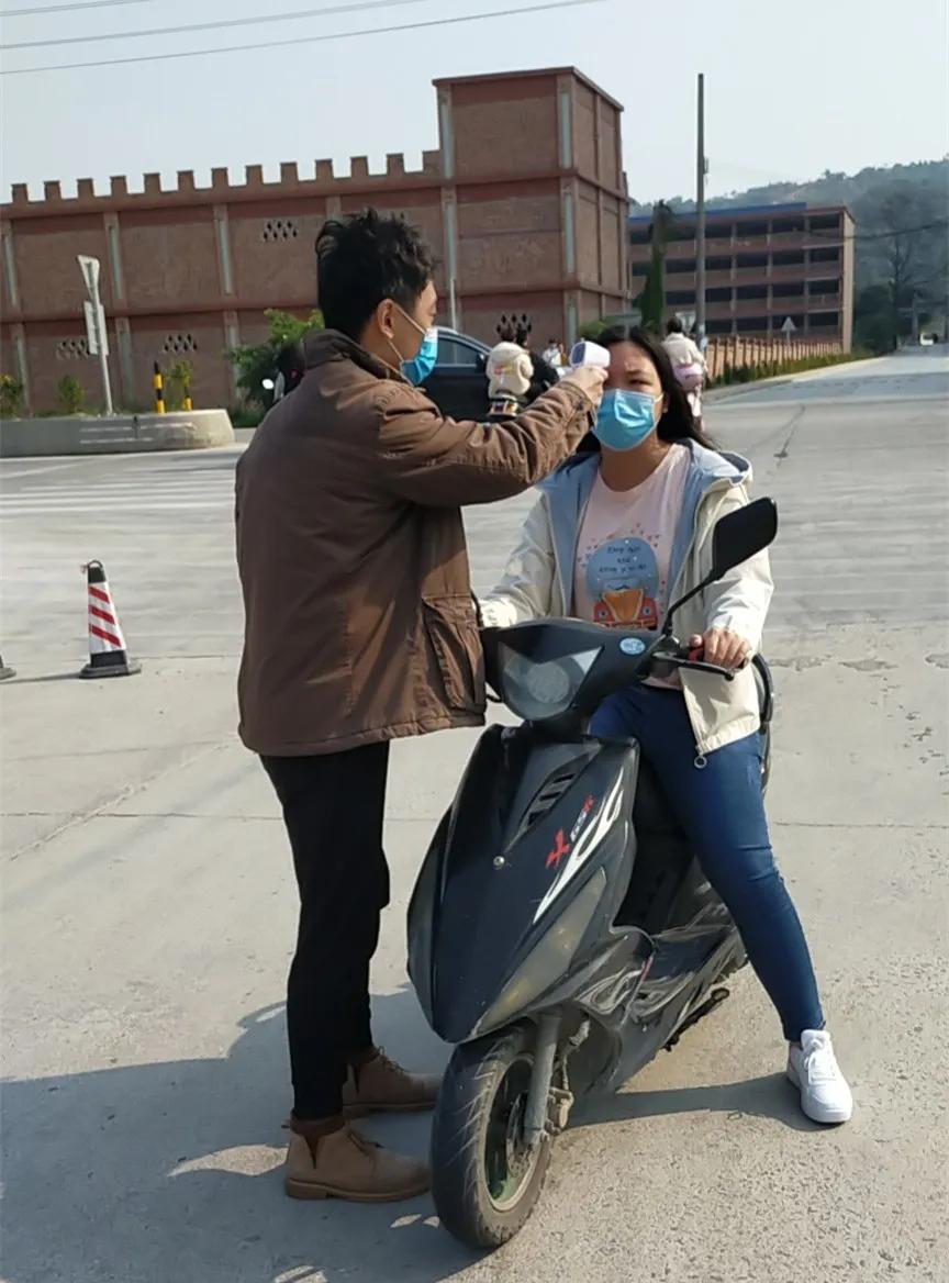 党群一心抗击疫情句子,党群同心防疫工作