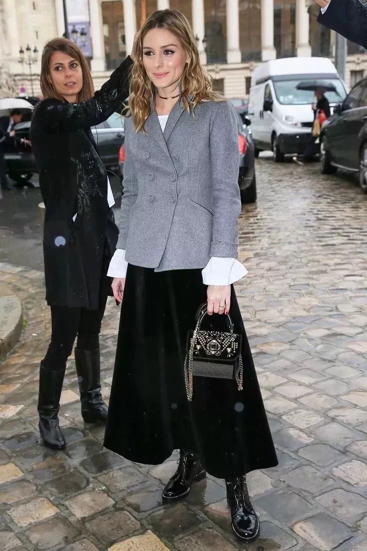 军嫂张馨予穿粉裙尽显娇艳,升级辣妈