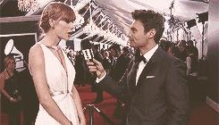 改善脖子前倾的动作视频,脖子前倾毁了无数人3个动作