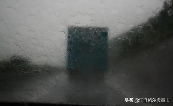一些能救命的小技巧,雨天救命开车技巧