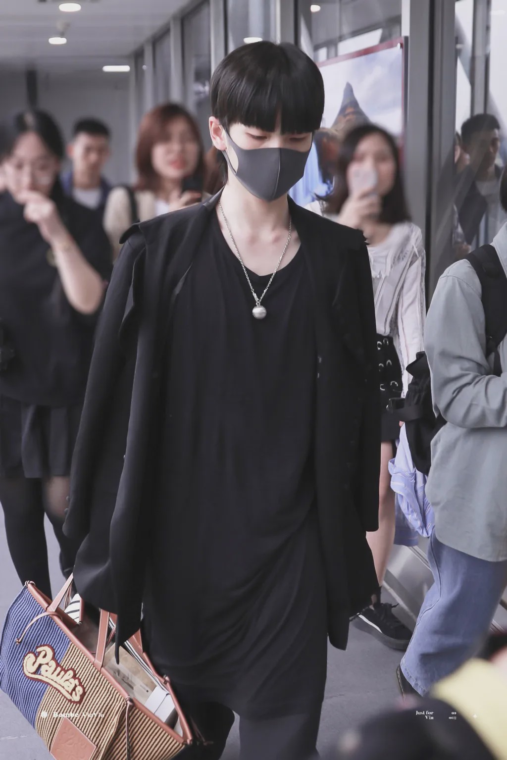 世界读书日｜别只顾着下场控评，跟着爱豆多读书才是正经事！