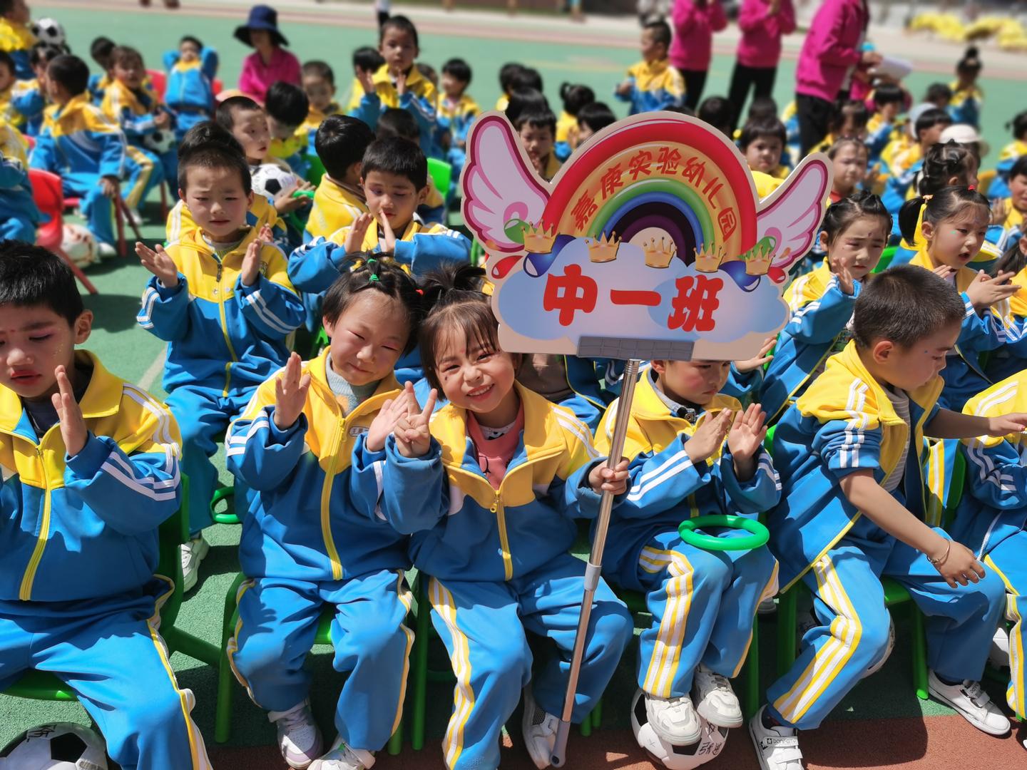 幼儿园足球特色活动报道,玩转足球幼儿园