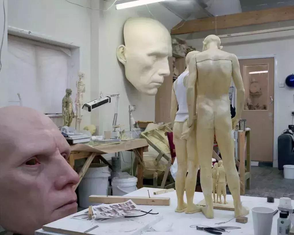 逼真雕塑人,真人雕塑吓人