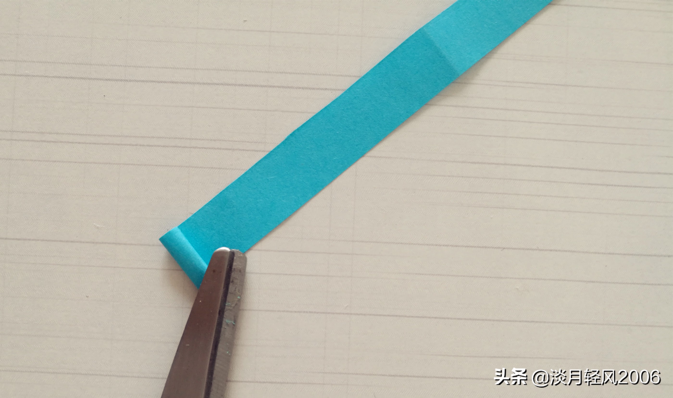 怎么用卡纸折迷你沙发超简单,卡纸做沙发