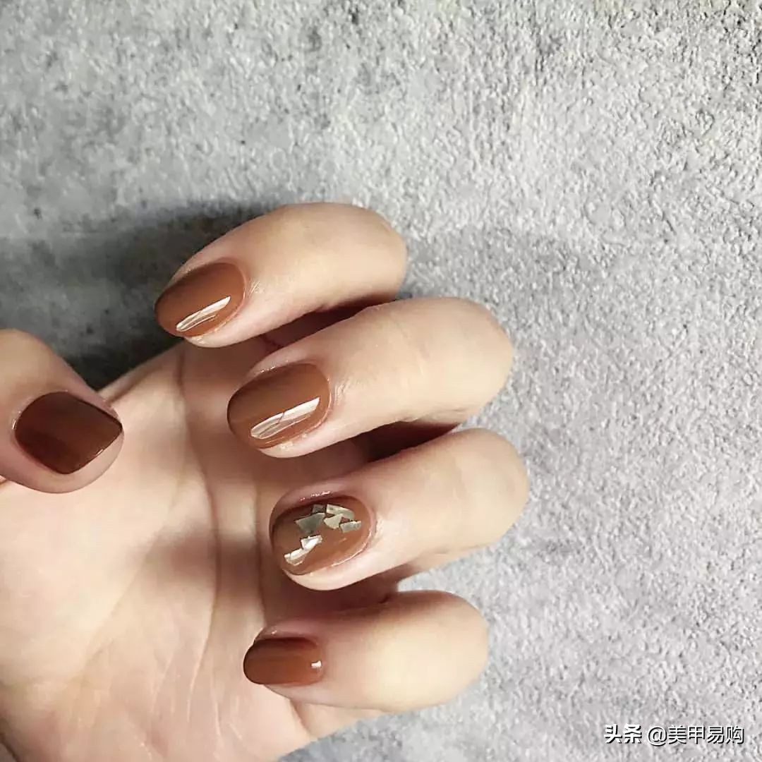奶茶色渐变磨砂美甲,女生最爱的奶茶色系美甲来啦