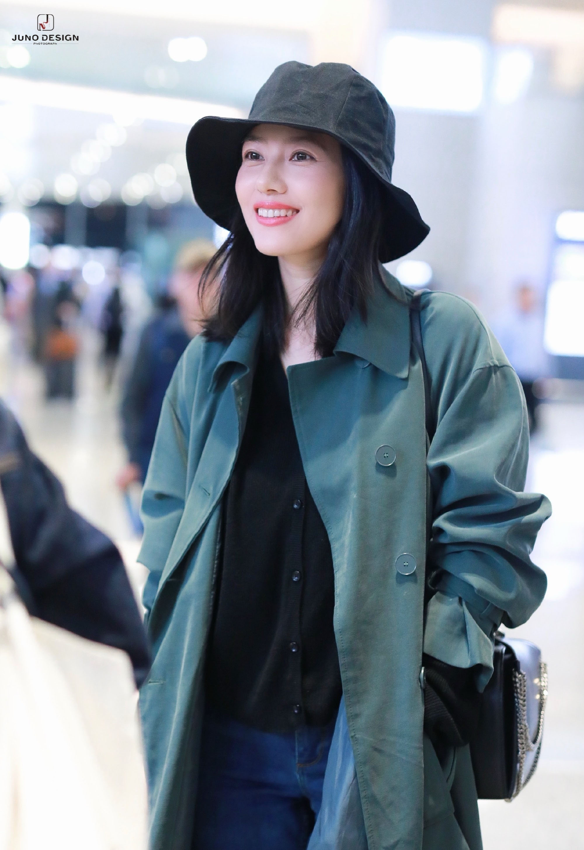 黄黑皮的尽量避免什么颜色的衣服,黑黄皮适合什么颜色的风衣