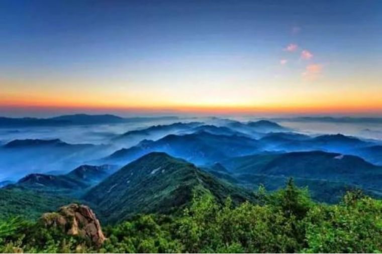 那里夏季平均气温只有21.3℃，被称为“深呼吸小城”“天然氧吧”