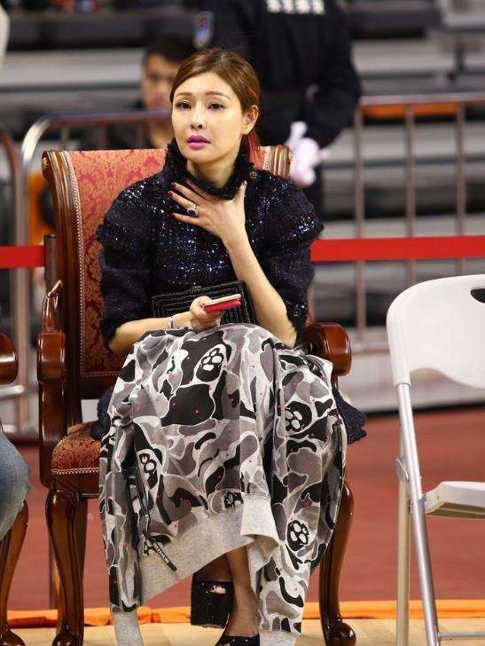 易建联几处纹身,易建联纹身欣赏