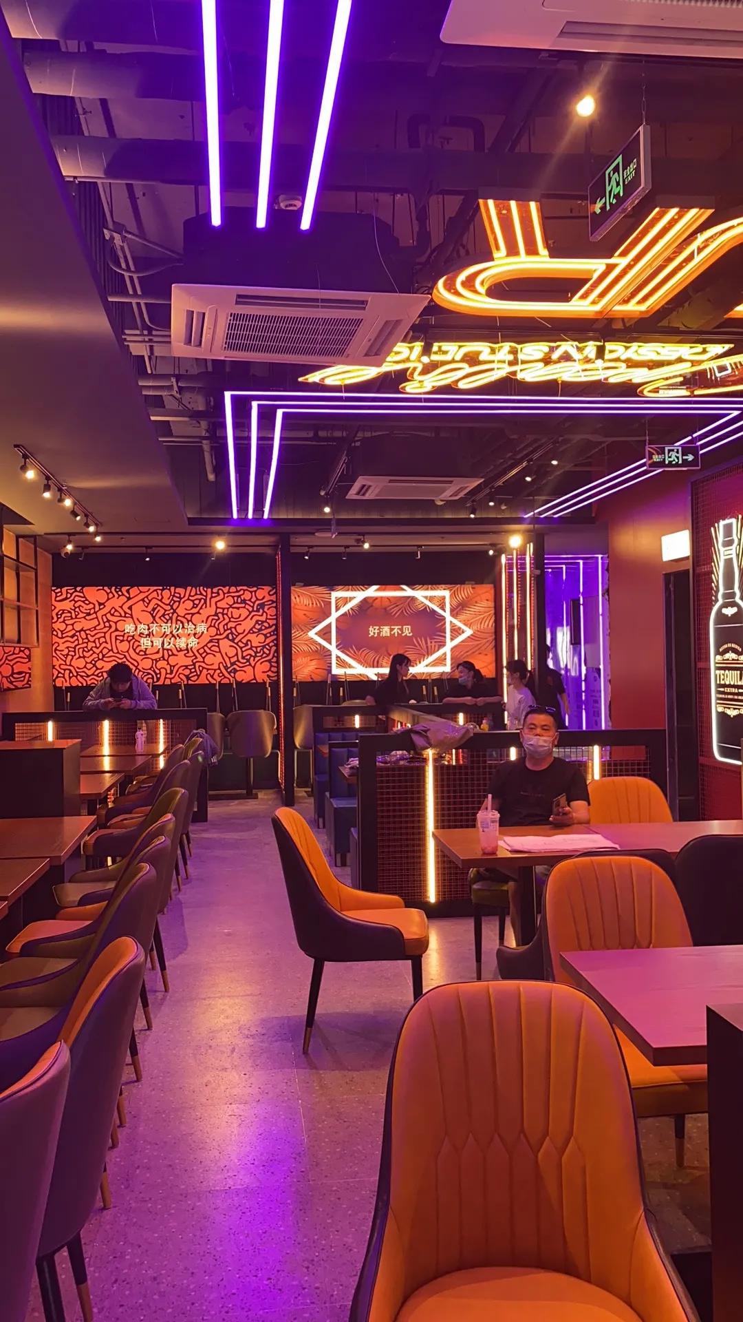 平凡生活里的热辣慰藉，烧烤品牌如何通过空间打造，快速占领市场