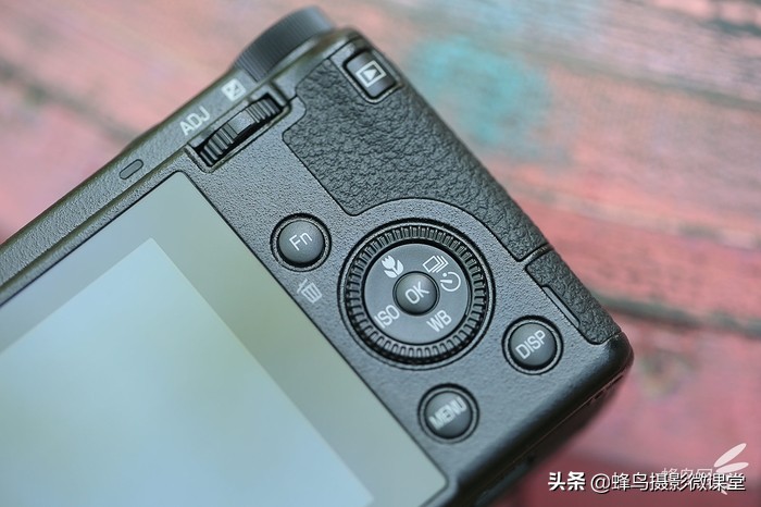 相机测评：理光GR3扫街拍照神器6199元买的不只是情怀