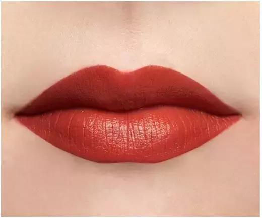 什么口红显白不挑皮价格,什么大牌口红好用显白又持久