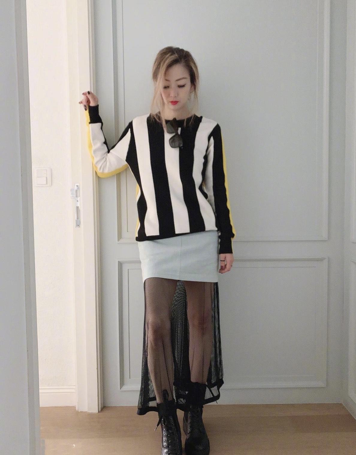 郑秀文减龄背心,郑秀文蓝衬衫搭配