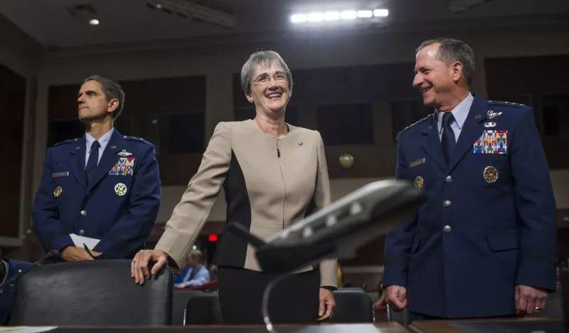 美国回过头采购非隐身战机，这坑咱可不能跟