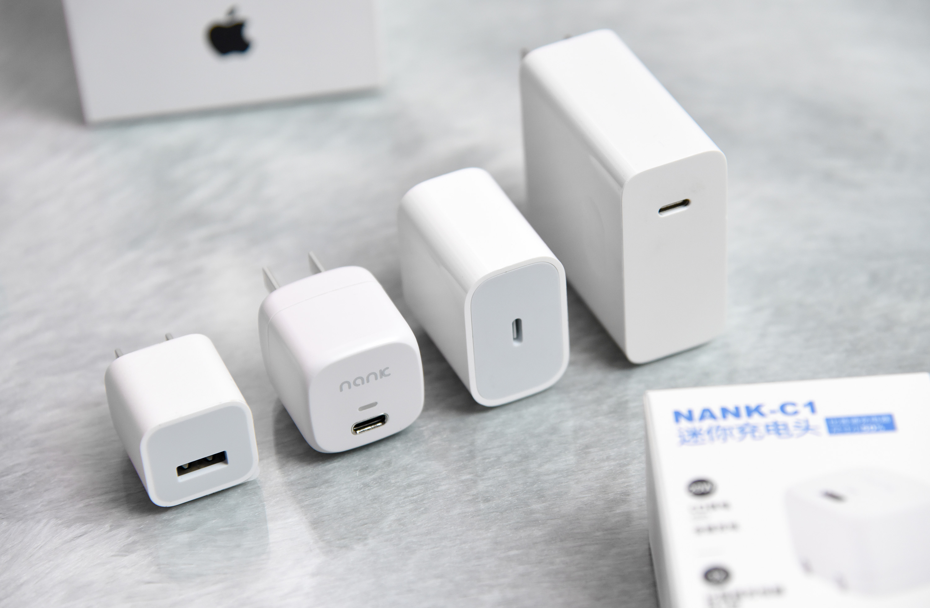 带上南卡充电头C1,节假周末随心满血出游