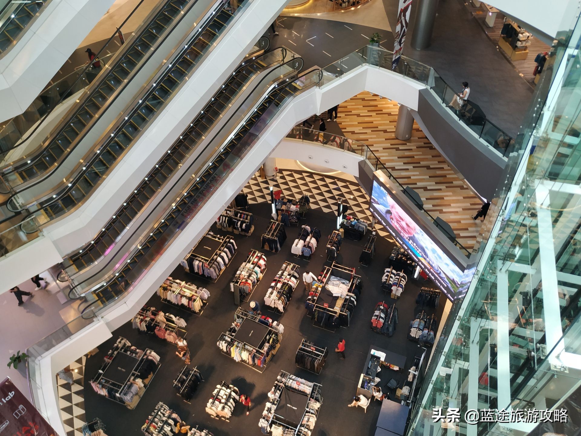 有史以来最大的夜市清迈夜市,泰国清迈购物攻略美食