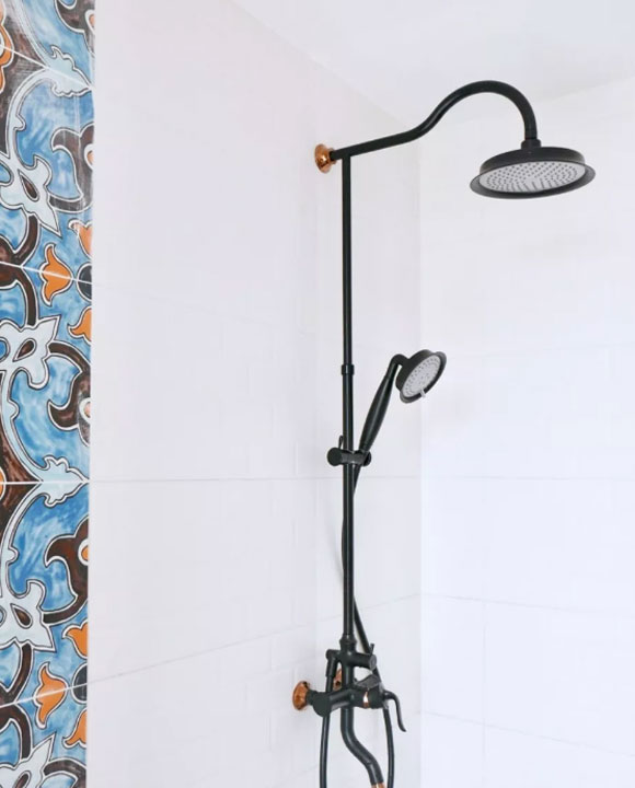 卫生间简易花洒和毛巾架布局,卫生间简易花洒架