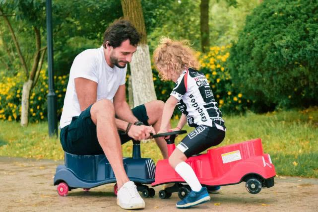 好娃娃儿童扭扭车,好娃娃扭扭车小朋友怎么骑