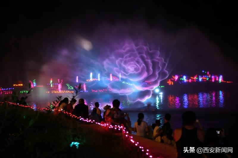 秦岭欢乐世界梦幻灯光秀,秦岭欢乐秀