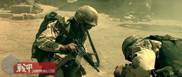 美国黑鹰战机坠落视频,十部顶级战争大片黑鹰坠落