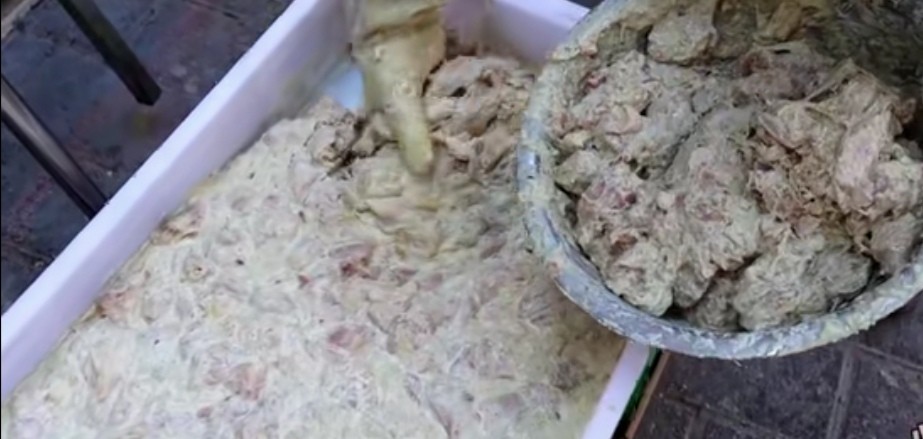 西安小伙卖炸鸡一天能卖20000元,河南小伙卖炸鸡多少钱一斤